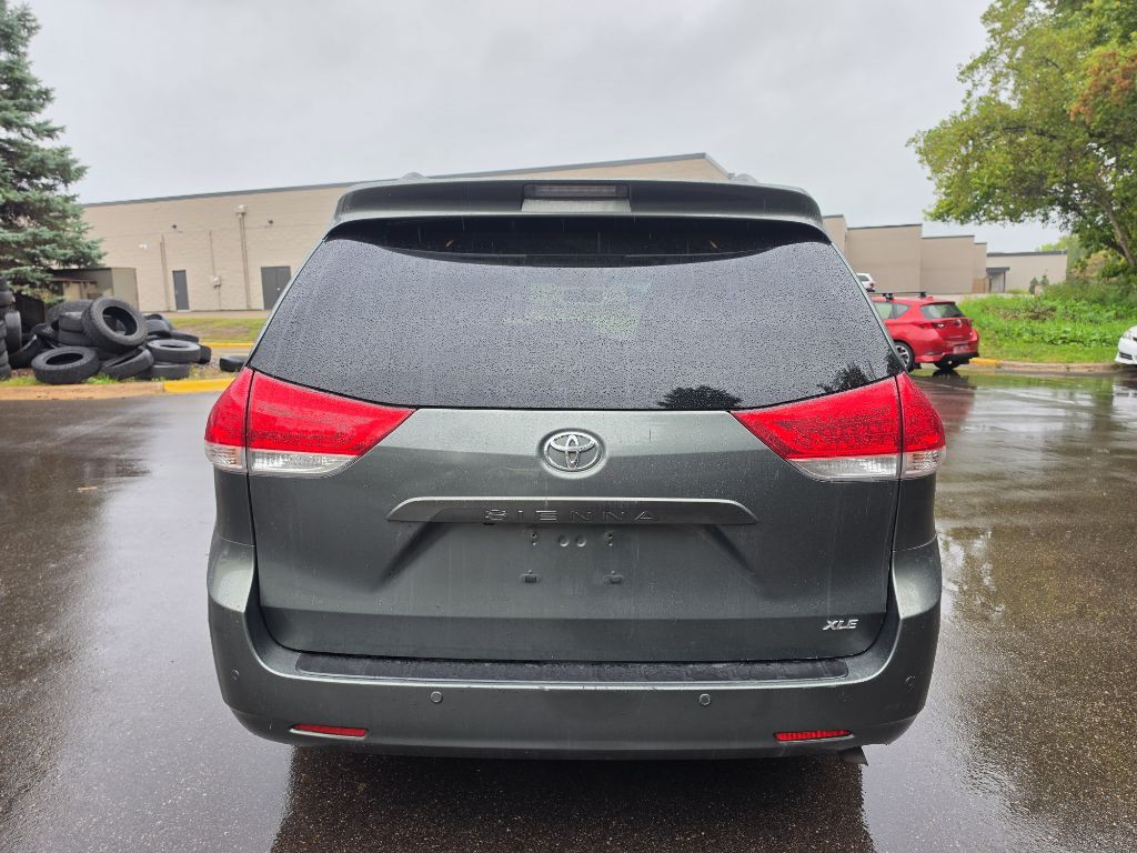 2014 Toyota Sienna Image 8