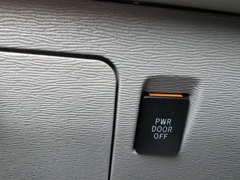2014 Toyota Sienna Image 22