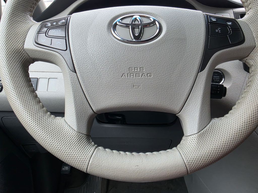 2014 Toyota Sienna Image 25