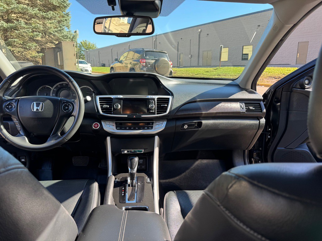 2015 Honda Accord Image 18