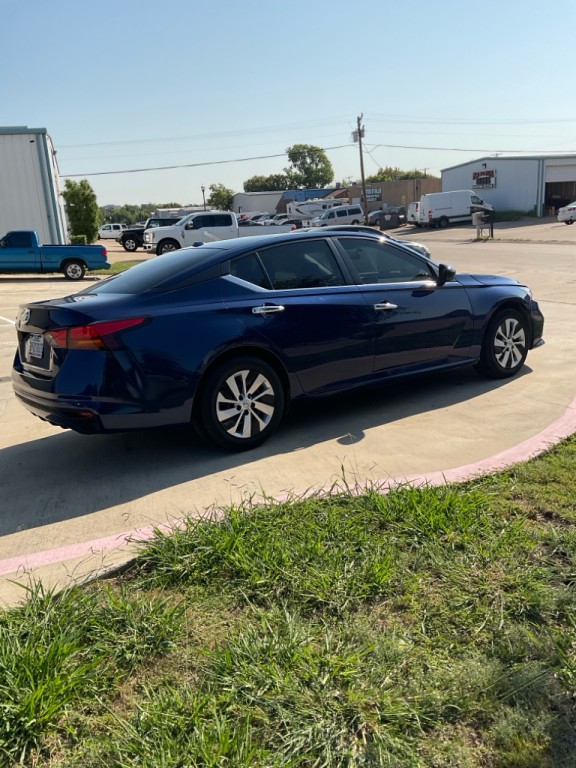 2020 Nissan Altima Image 3