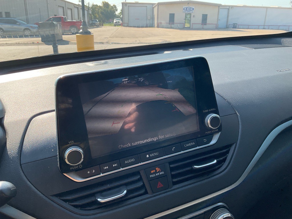 2020 Nissan Altima Image 10