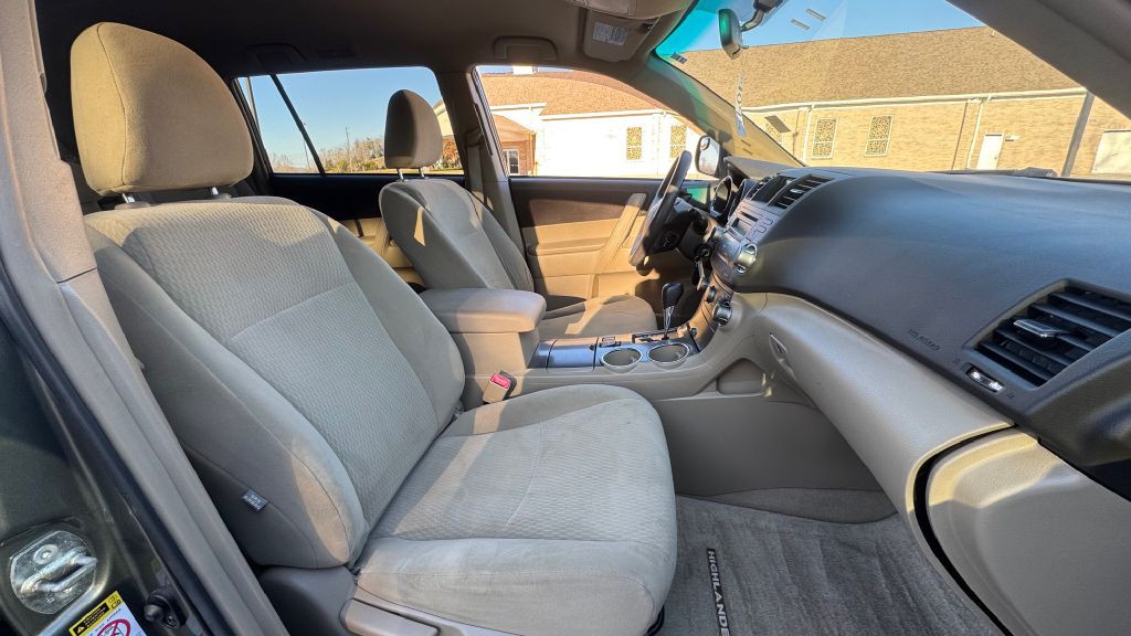 2010 Toyota Highlander Image 11