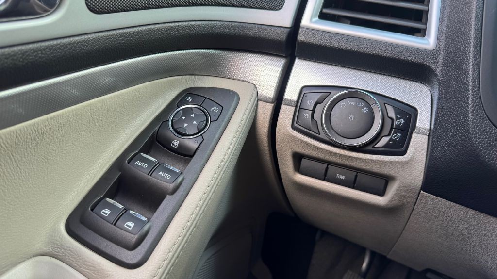 2015 Ford Explorer Image 16
