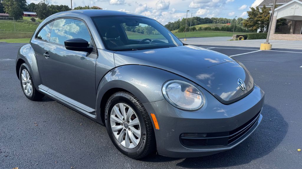 2013 Volkswagen Beetle Image 2