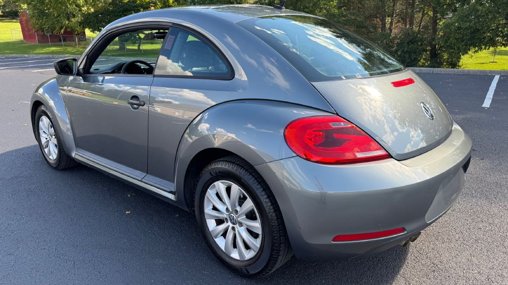 2013 Volkswagen Beetle Image 4