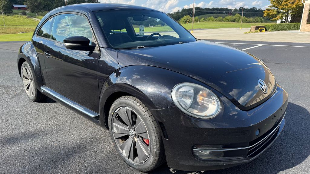 2012 Volkswagen Beetle Image 2