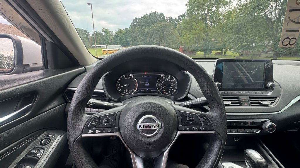 2020 Nissan Altima Image 10