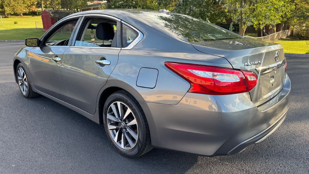 2017 Nissan Altima Image 4