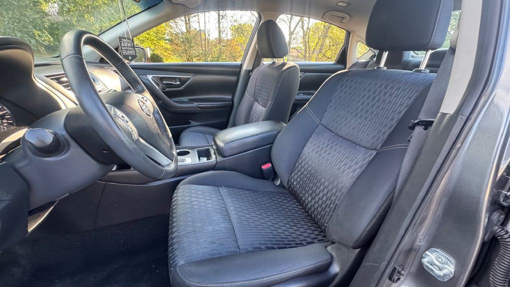 2017 Nissan Altima Image 5