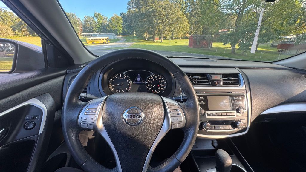 2017 Nissan Altima Image 9