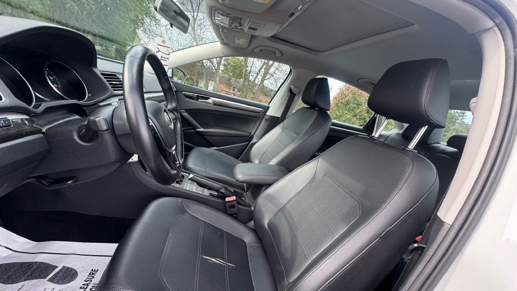 2016 Volkswagen Passat Image 4