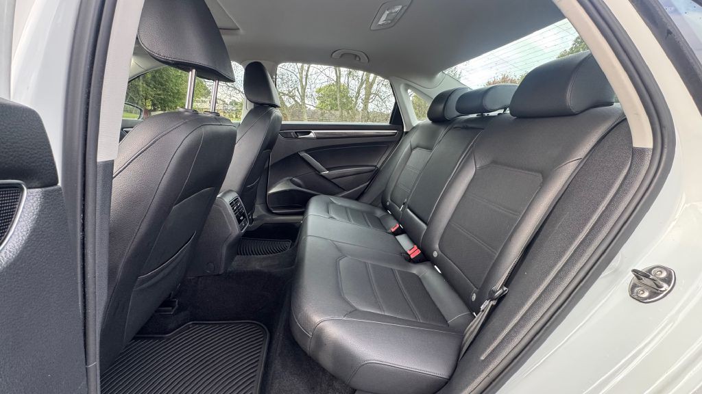 2016 Volkswagen Passat Image 5