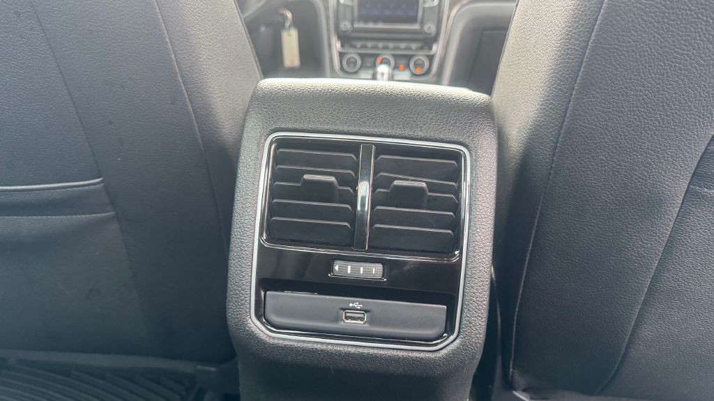2016 Volkswagen Passat Image 8