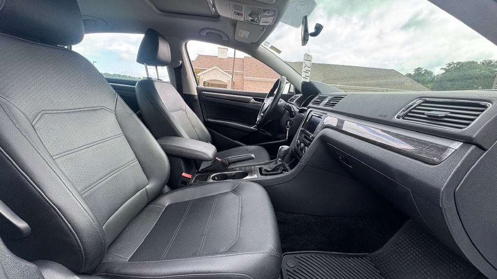 2016 Volkswagen Passat Image 9