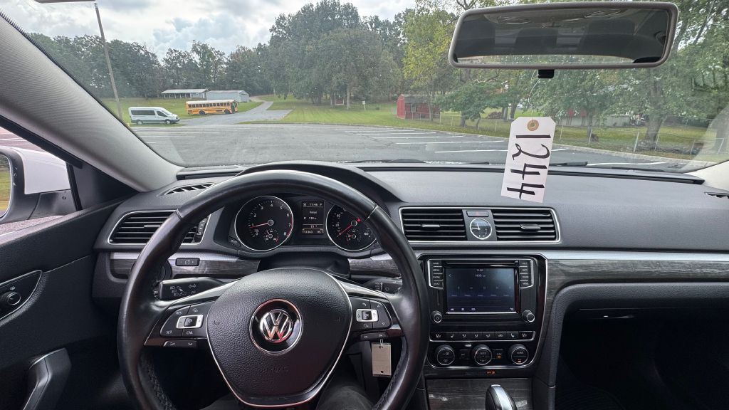 2016 Volkswagen Passat Image 10
