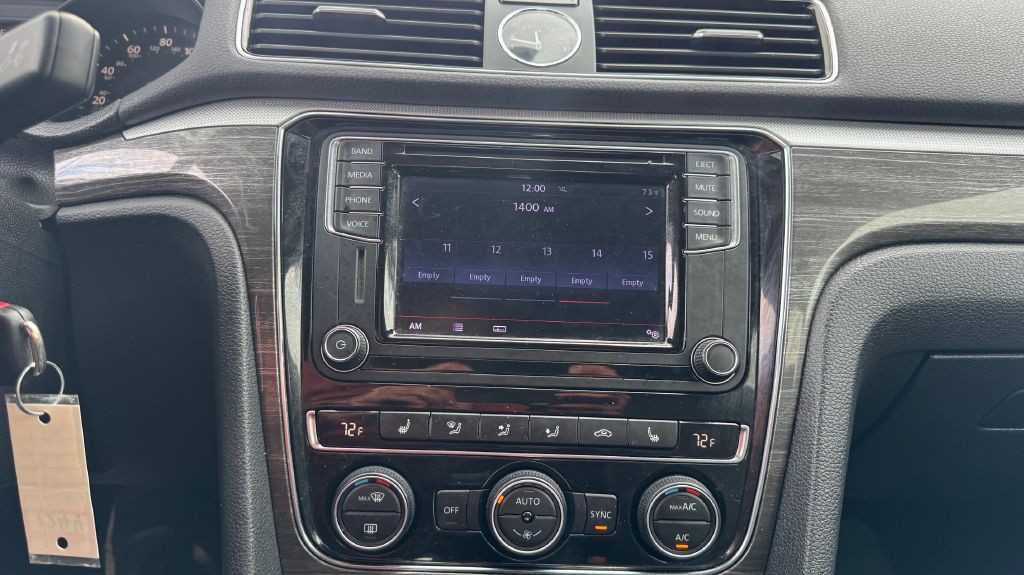 2016 Volkswagen Passat Image 12