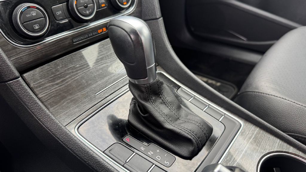 2016 Volkswagen Passat Image 13
