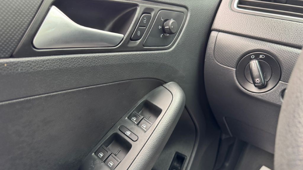 2014 Volkswagen Jetta Image 13