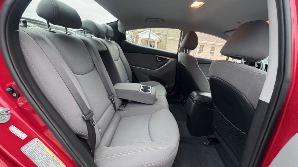 2015 Hyundai Elantra Image 8