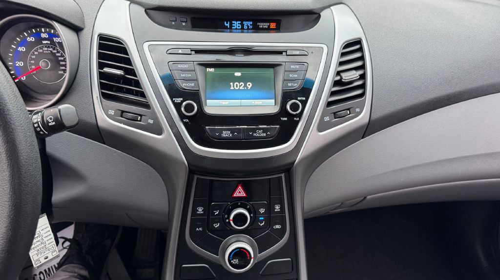 2015 Hyundai Elantra Image 12