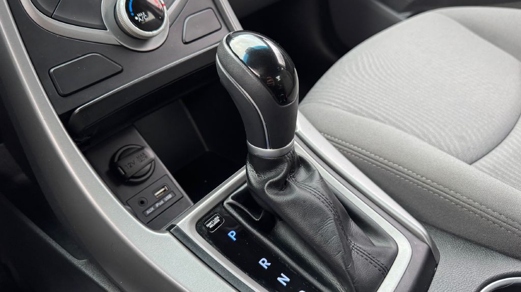2015 Hyundai Elantra Image 14