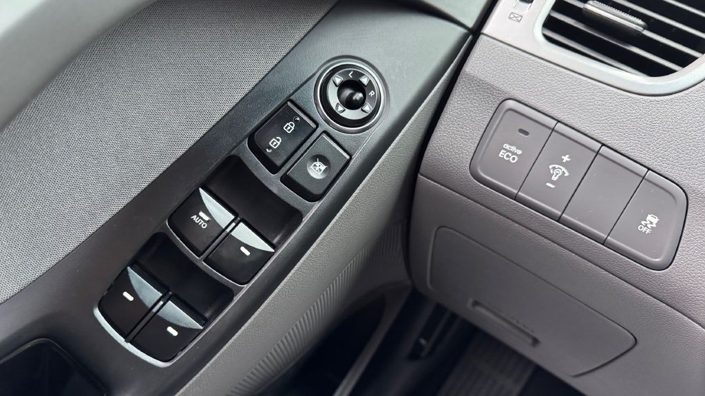 2015 Hyundai Elantra Image 15