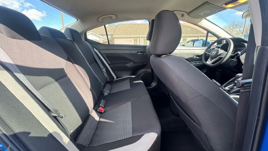 2021 Nissan Versa Image 8