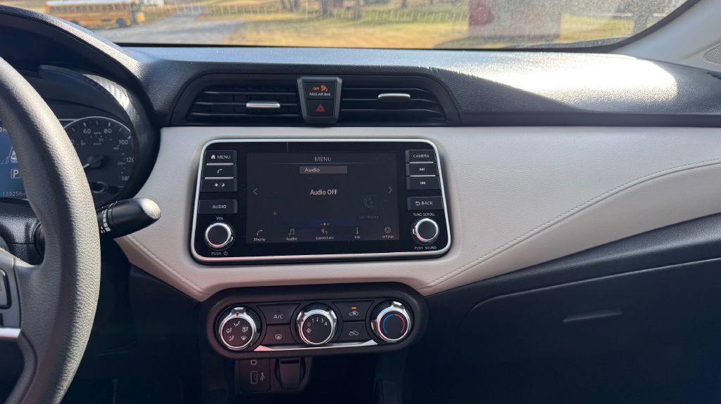 2021 Nissan Versa Image 12