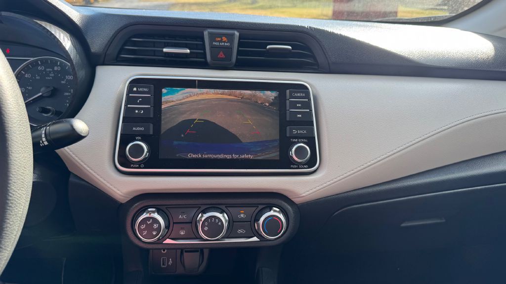 2021 Nissan Versa Image 13