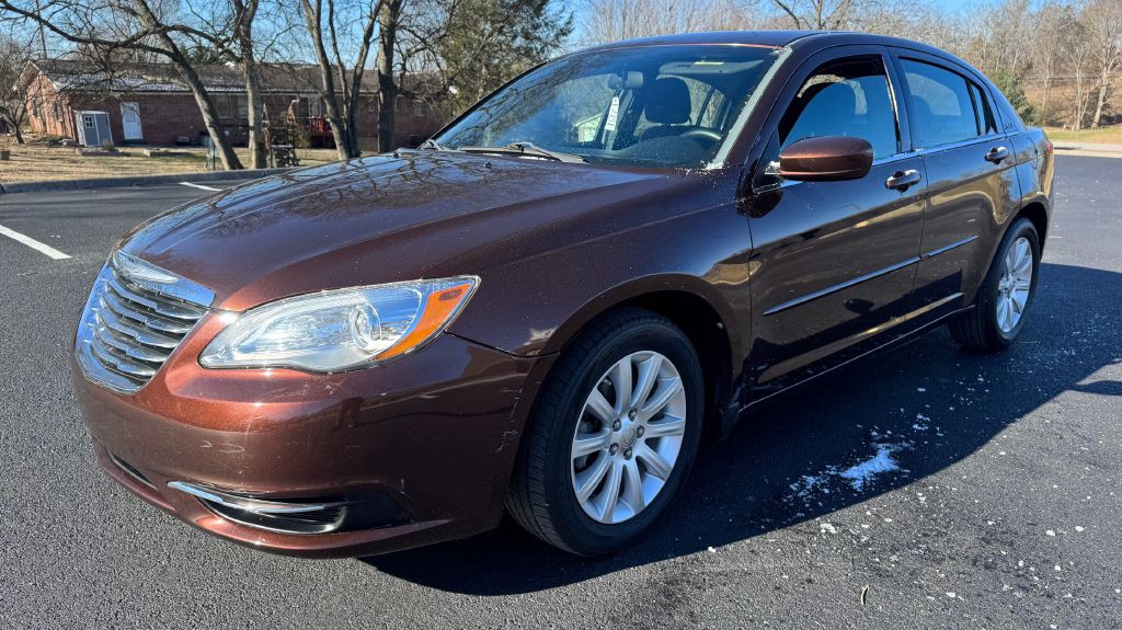 2013 Chrysler 200 Image 1