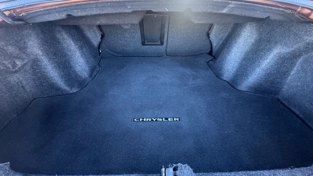 2013 Chrysler 200 Image 7