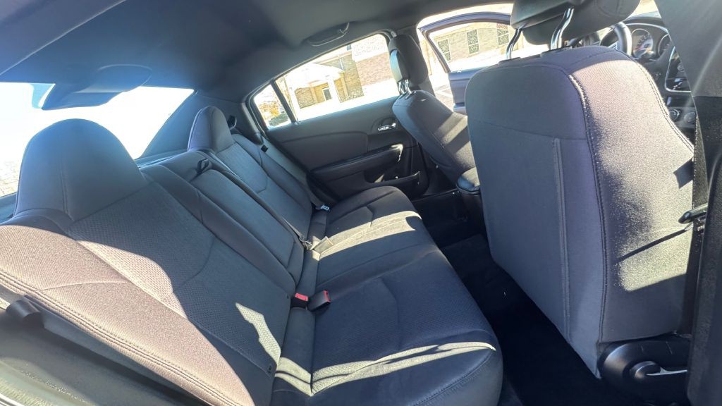 2013 Chrysler 200 Image 8