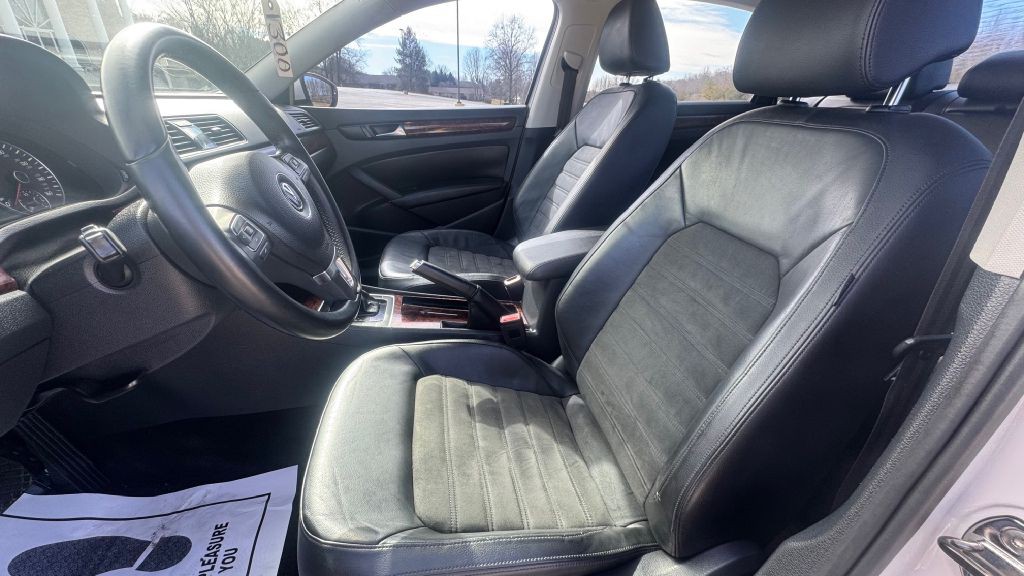 2012 Volkswagen Passat Image 5