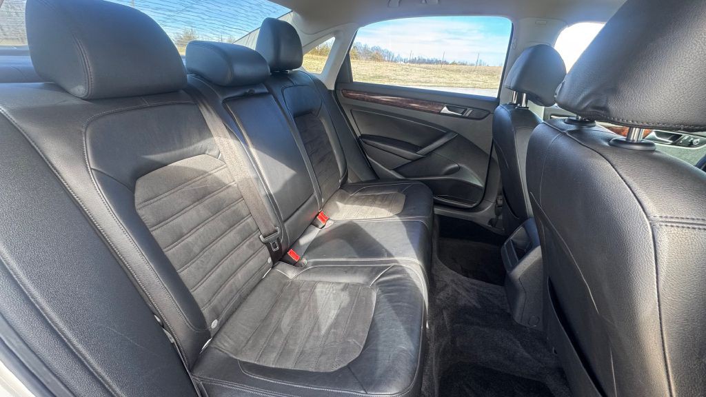 2012 Volkswagen Passat Image 8