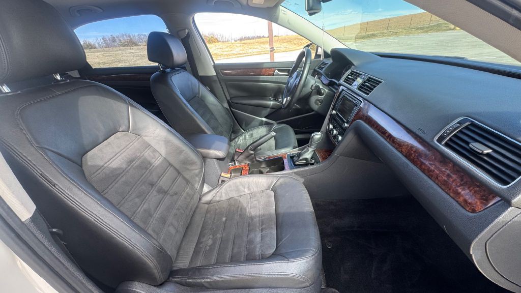 2012 Volkswagen Passat Image 9