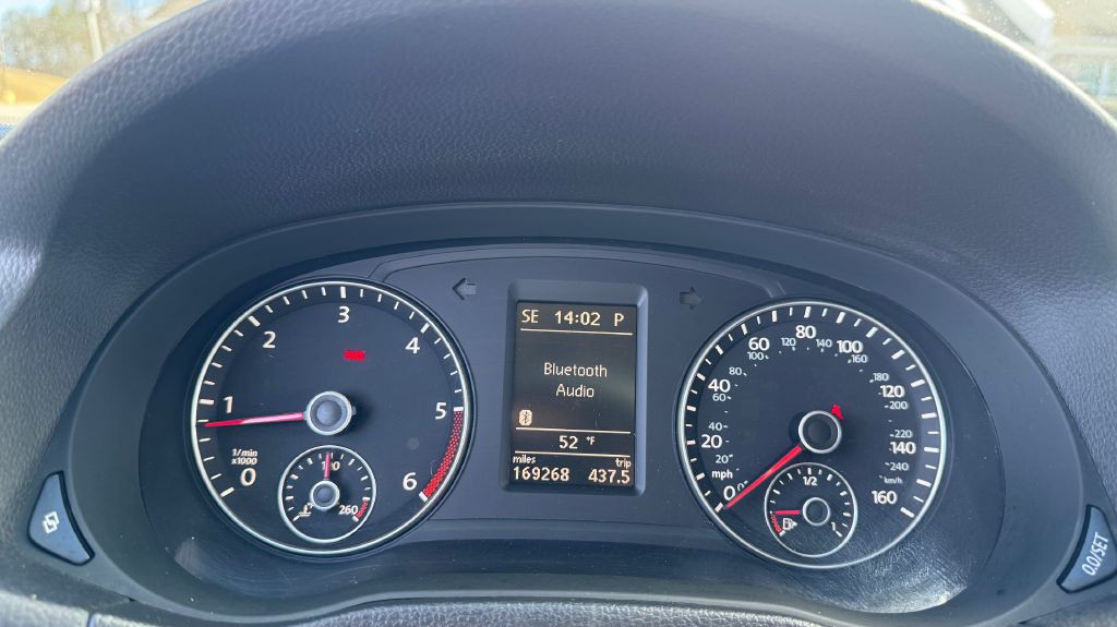 2012 Volkswagen Passat Image 11