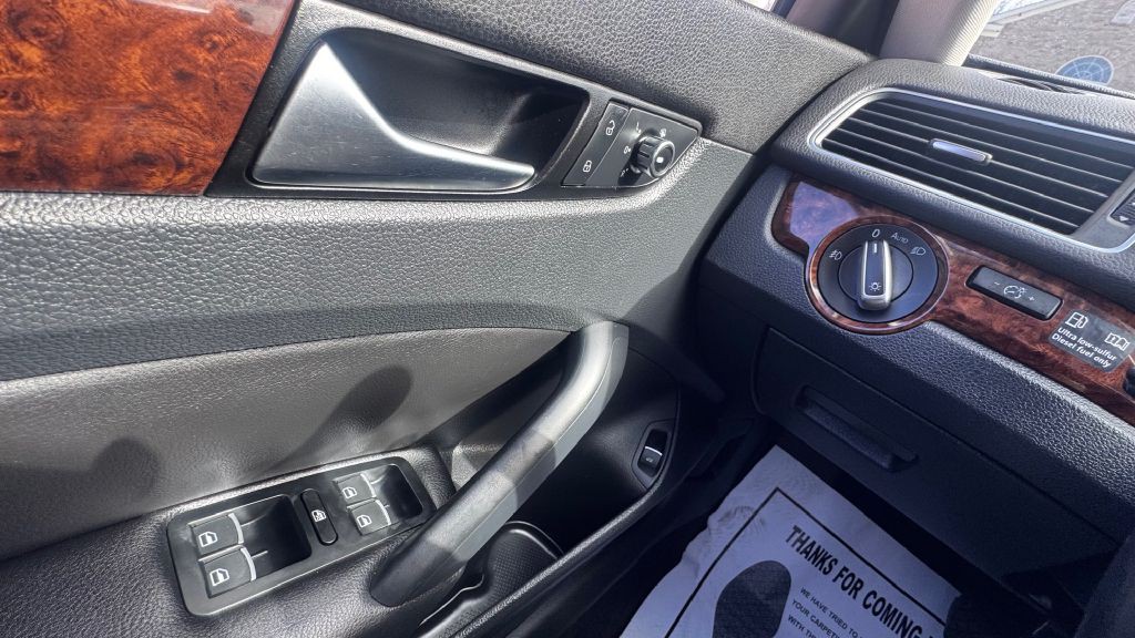 2012 Volkswagen Passat Image 15