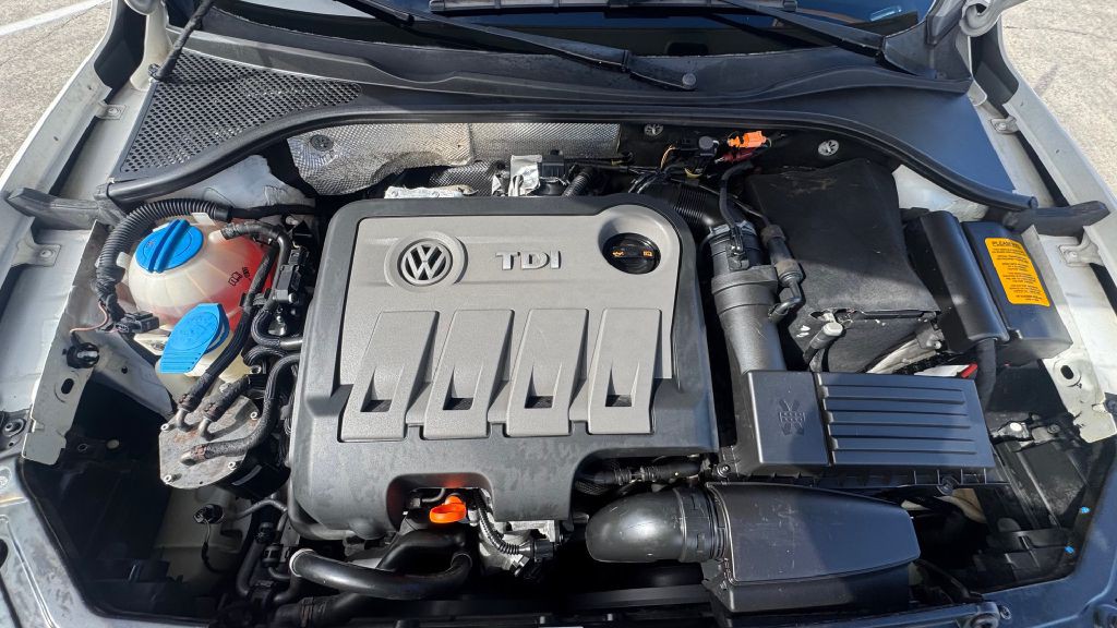 2012 Volkswagen Passat Image 16