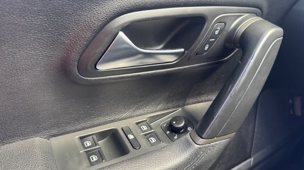 2013 Volkswagen CC Image 14