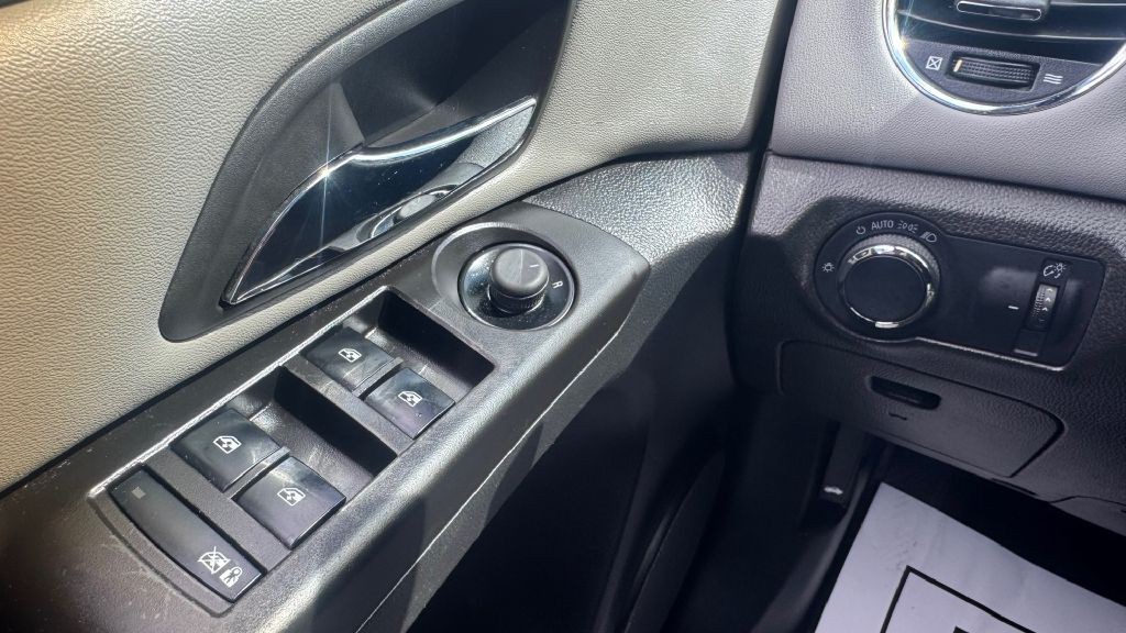 2012 Chevrolet Cruze Image 13