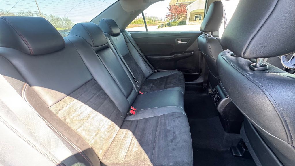 2015 Toyota Camry Image 8