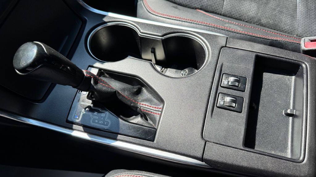 2015 Toyota Camry Image 13