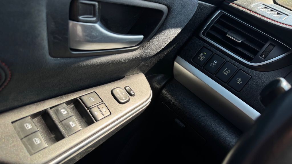 2015 Toyota Camry Image 15