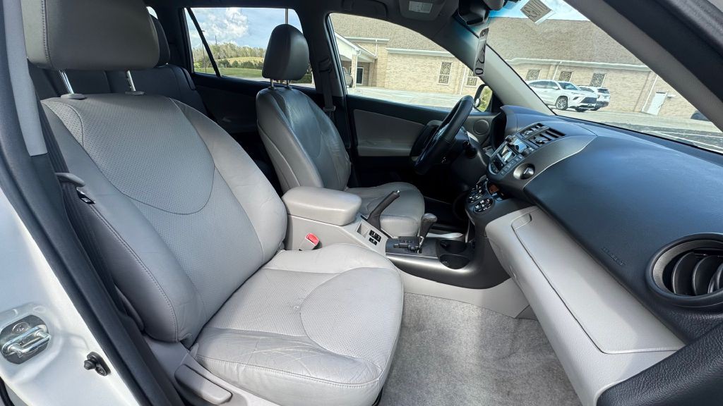 2011 Toyota Rav4 Image 8