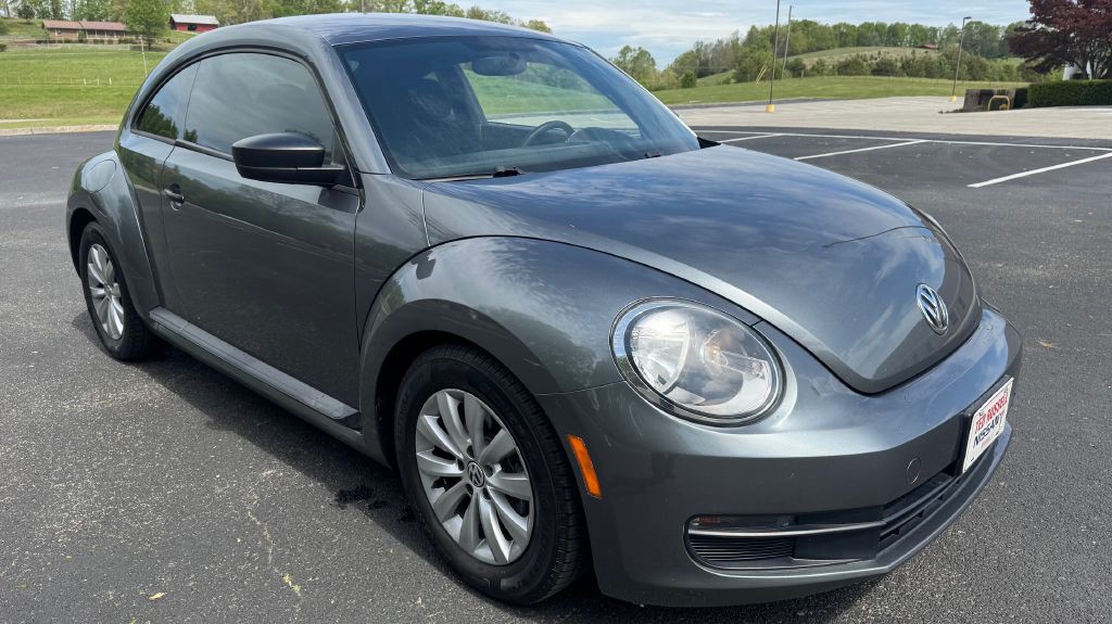 2014 Volkswagen Beetle Image 2