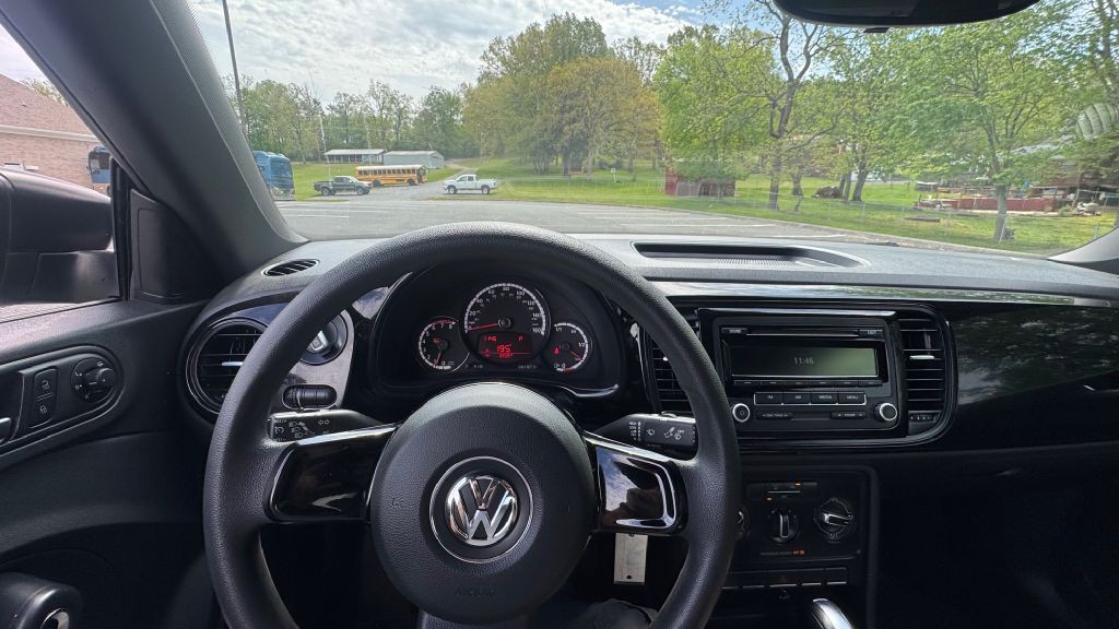 2014 Volkswagen Beetle Image 9
