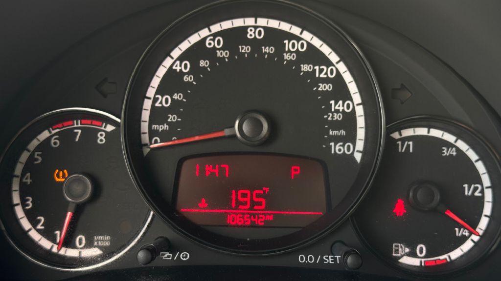 2014 Volkswagen Beetle Image 10