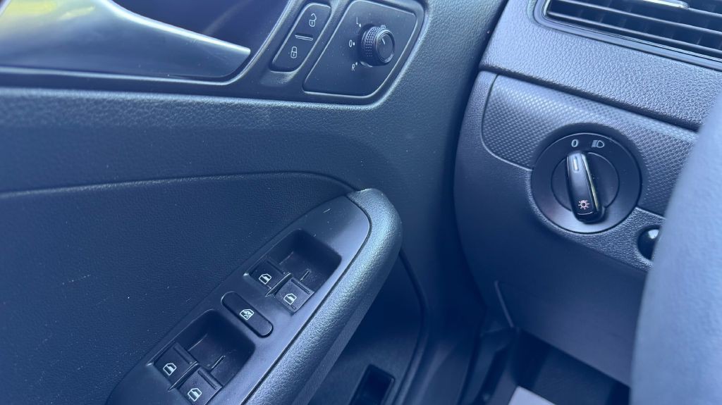 2015 Volkswagen Jetta Image 13