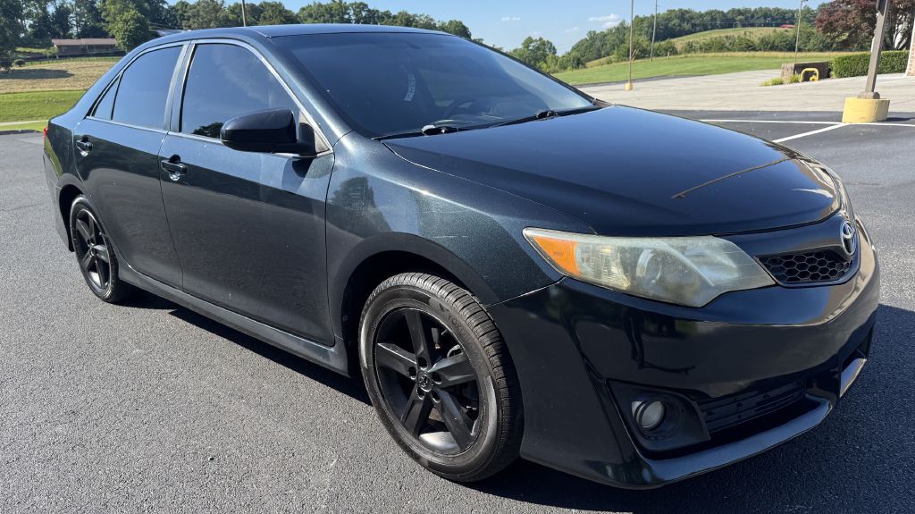 2013 Toyota Camry Image 2